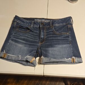 American Eagle Women Dark Blue Jean Shorts Size 6 Super Stretch Distressed Hem